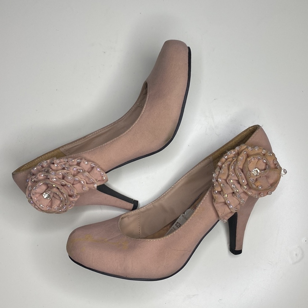 STEVE MADDEN PINK HEELS WITH FLORAL EMBELLISHMENT SIZE 7